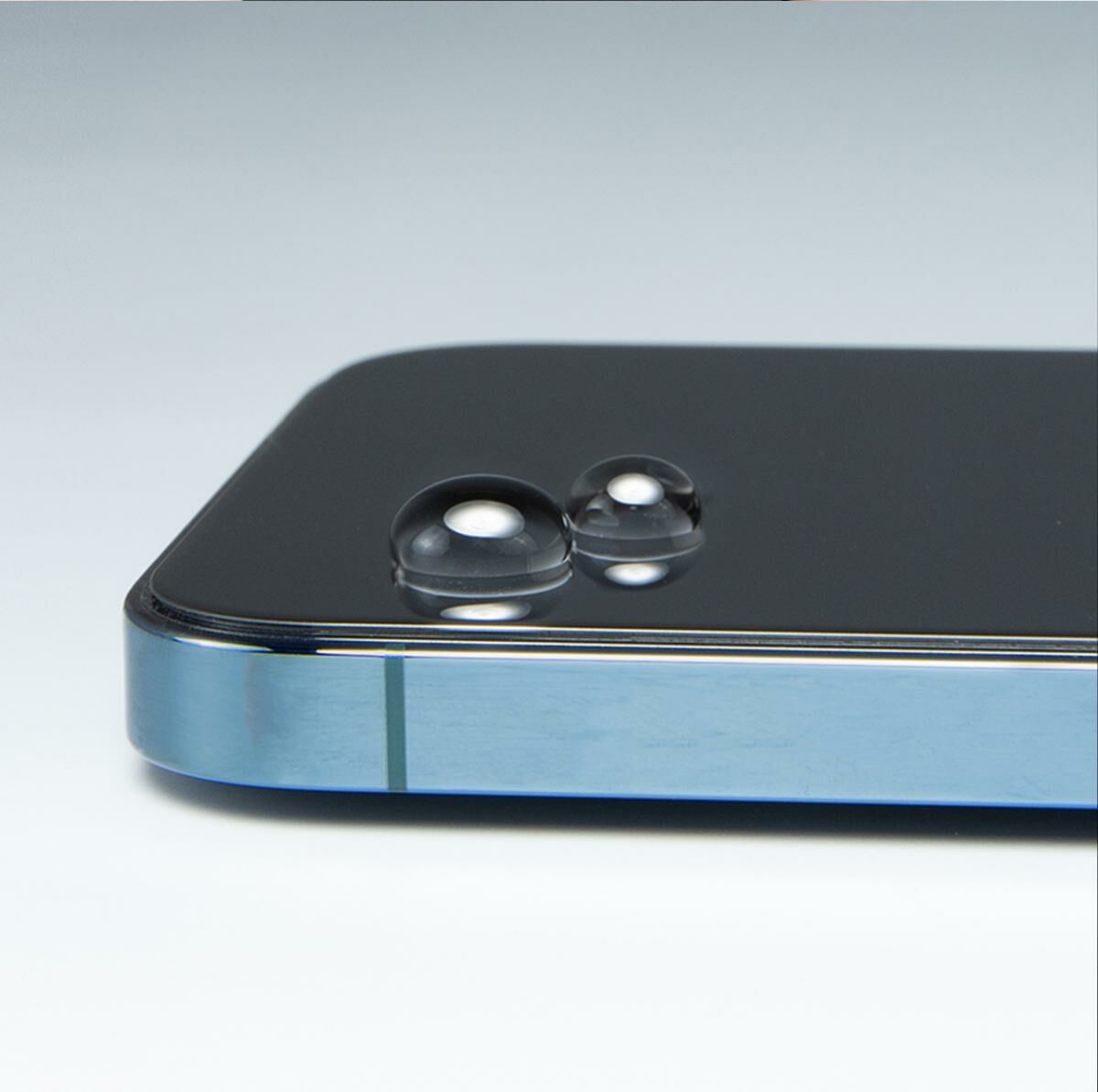 iPhone 16 系列手遊專用霧面磨砂防窺玻璃保護貼：遊戲體驗與隱私保護的完美結合