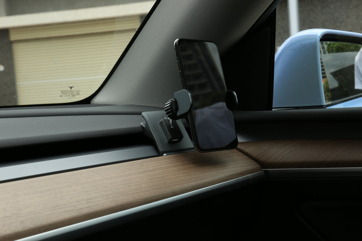 TEMAI Model 3/Y 車載活動式電動手機支架