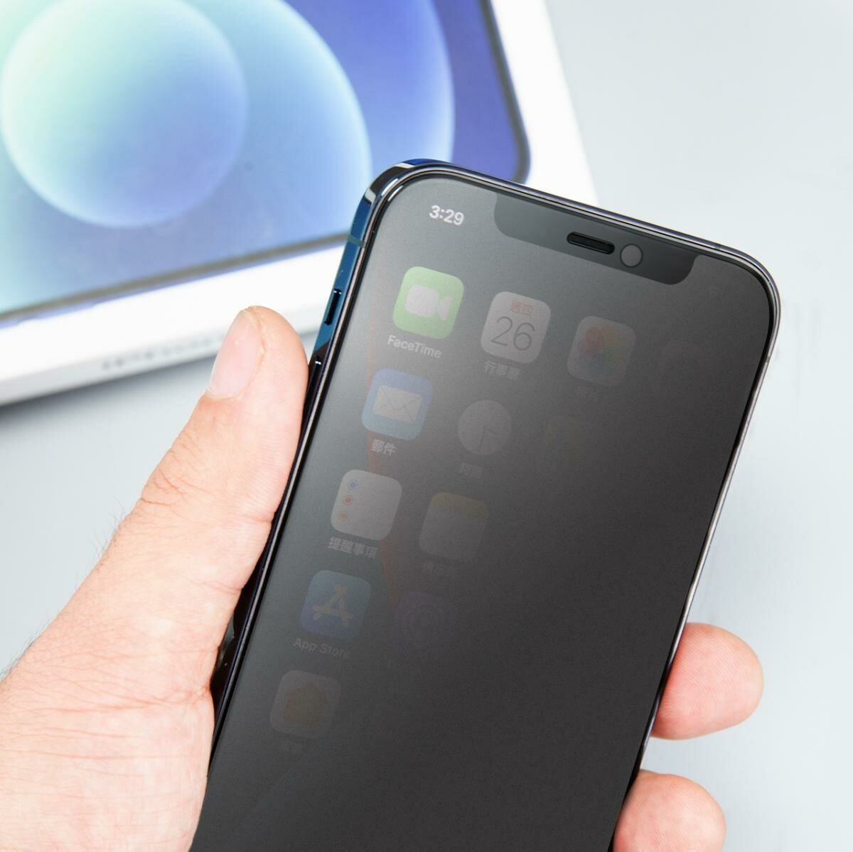 iPhone 16 系列手遊專用霧面磨砂防窺玻璃保護貼：遊戲體驗與隱私保護的完美結合