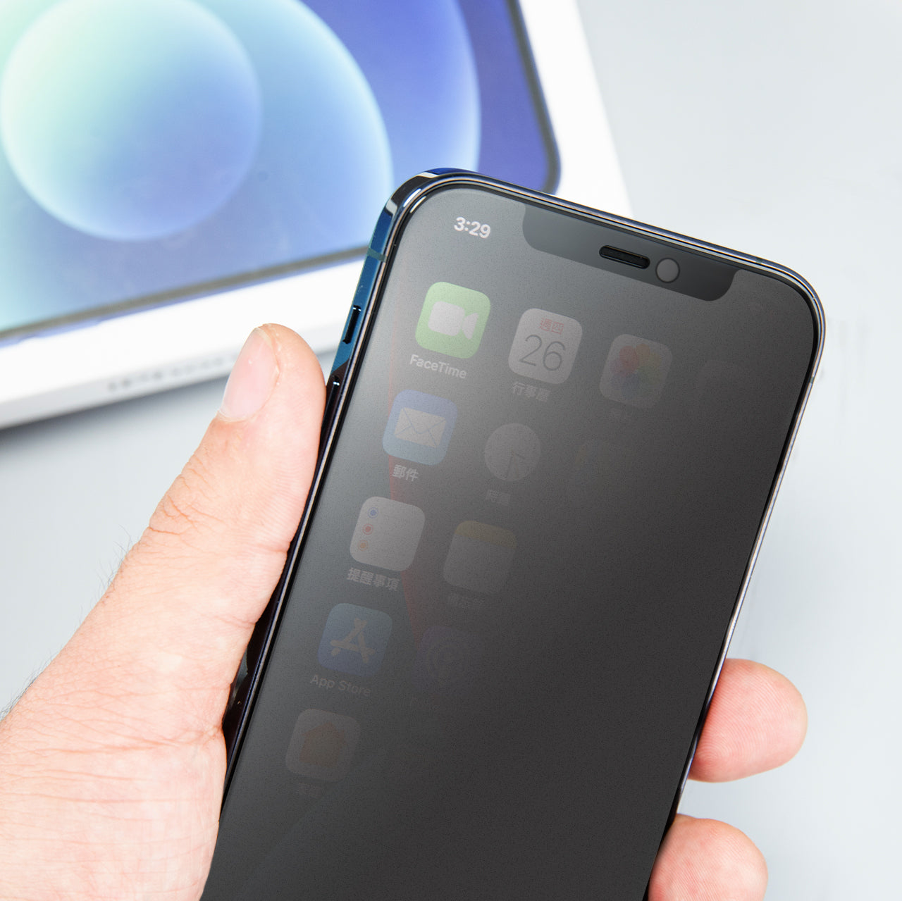 iPhone 15系列 手遊專用霧面磨砂防窺玻璃保護貼：遊戲體驗與隱私保護的極致結合